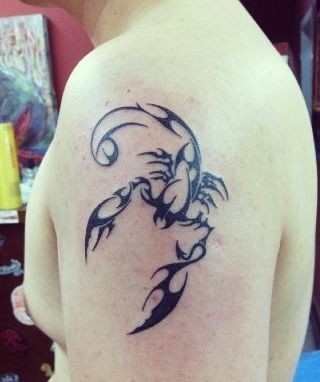 好看的图腾蝎子纹身图片