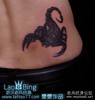 蝎子纹身图片：腰部蝎子纹身图案