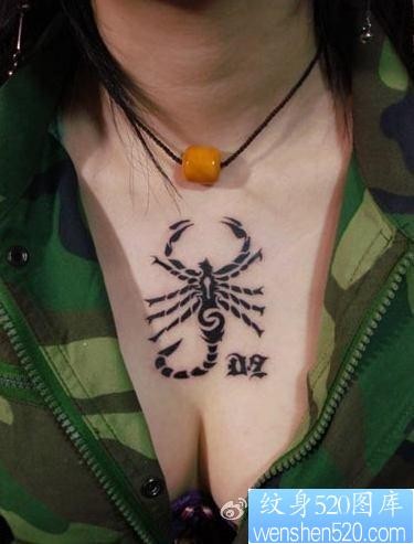 蝎子纹身图片：胸部图腾蝎子纹身图案