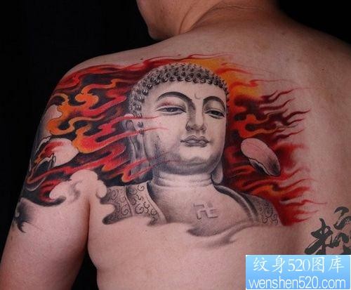 男生背部一张超帅的佛纹身图片