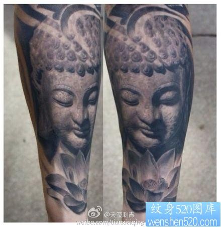 腿部经典的黑白石雕佛头纹身图片