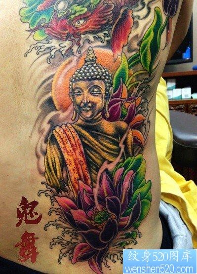 男生后腰一张经典的药师佛纹身图片