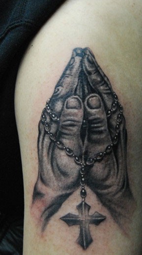 为大家推荐一组祈祷手纹身图案