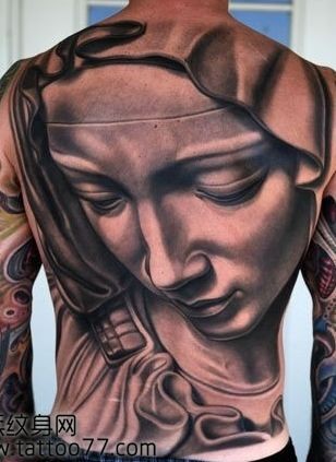 一张满背圣母玛利亚头像纹身图片