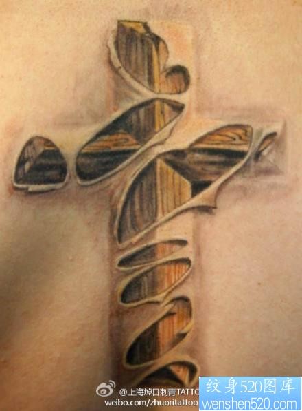 一张好看的撕皮十字架纹身图片