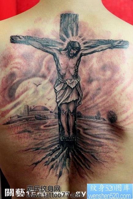经典的背部耶稣十字架纹身图片