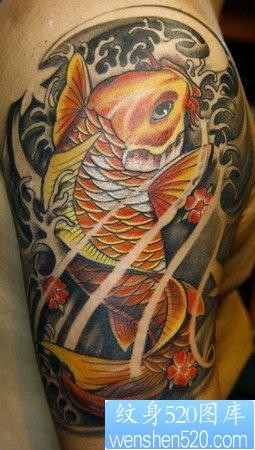 纹身520图库推荐一张大臂传统鲤鱼纹身图片
