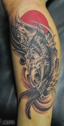 腿部经典的鲤鱼纹身图片