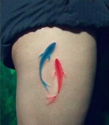 腿部彩色水墨画小鲤鱼纹身图案