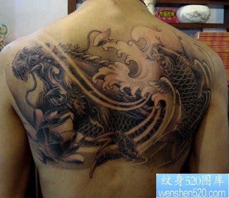 背部超酷的鳌鱼纹身图片