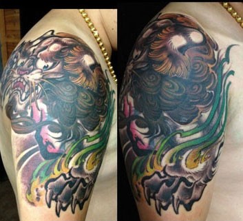 神兽纹身图片：半甲神兽彩色唐狮纹身图案