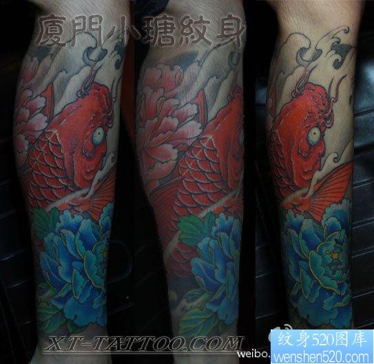 腿部经典的传统鲤鱼牡丹纹身图片
