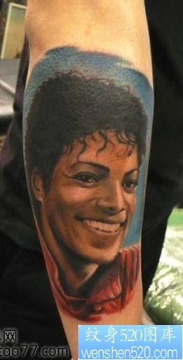 手臂杰克逊肖像纹身图片