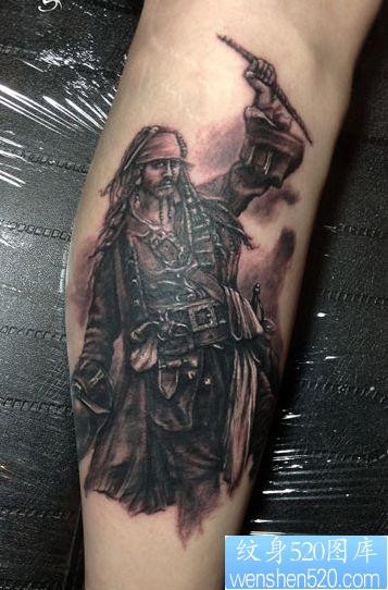 腿部经典的加勒比海盗纹身图片