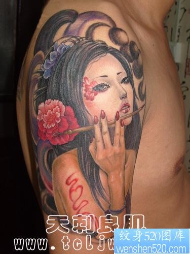 一张大臂古典美女纹身图片