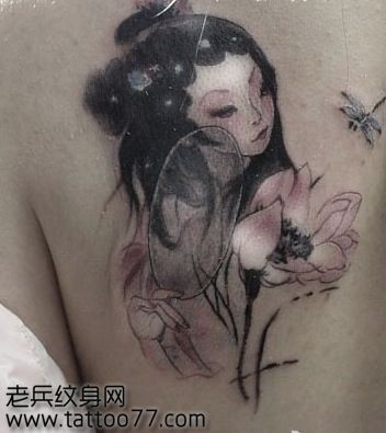可爱的古典美女莲花蜻蜓纹身图片