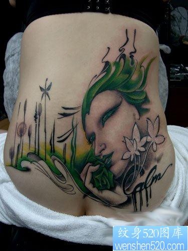 女孩子腰部一张水墨画风格美女纹身图片