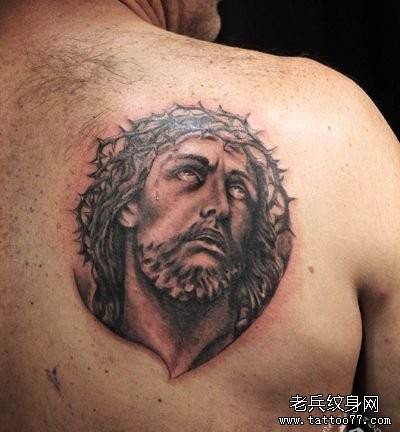 肩背一张耶稣肖像纹身图片