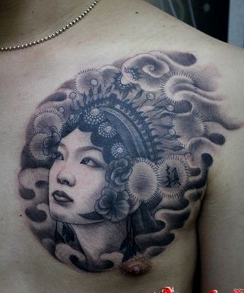 胸部一张古典美女花旦纹身图片