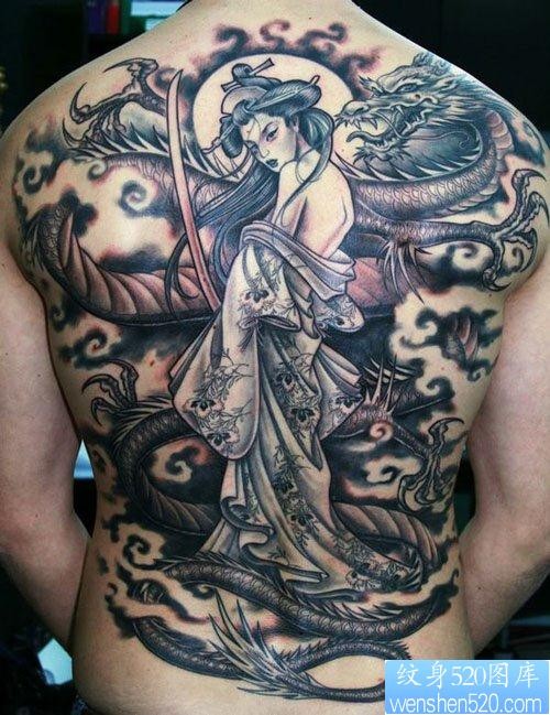 超酷的男生满背美女艺妓纹身图片