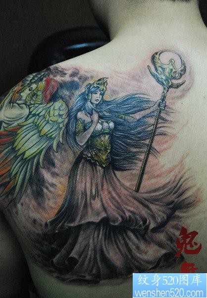 男性肩背漂亮的雅典娜女神纹身图片