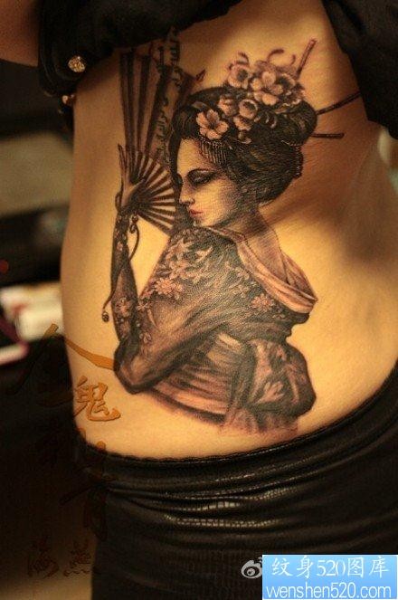 腰部漂亮的日本美女艺妓纹身图片