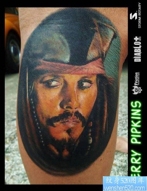 手臂帅气流行的加勒比海盗杰克船长纹身图片
