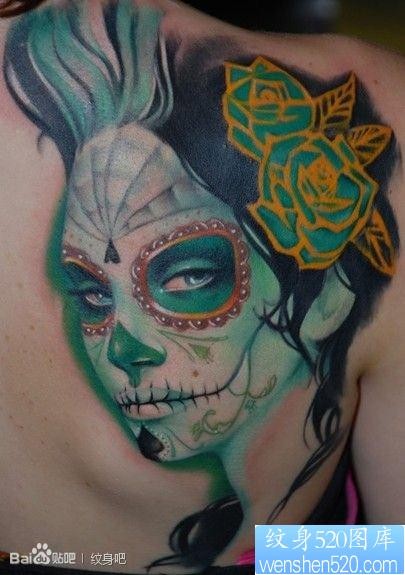 男生后背超酷经典的亡灵装美女纹身图片