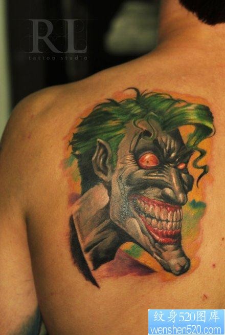 后背肩背经典邪恶的一张小丑纹身图片
