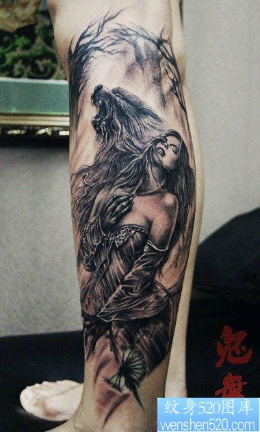 腿部漂亮经典的一张狼人美女纹身图片
