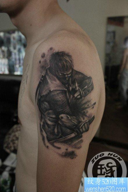男性手臂前卫经典的一张忍者纹身图片