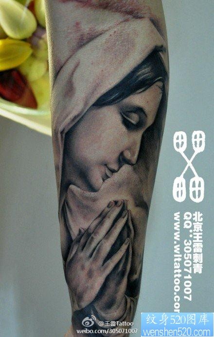 手臂流行前卫的圣母玛利亚肖像纹身图片