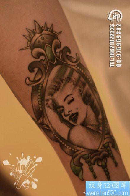 手臂漂亮的玛丽莲梦露纹身图片