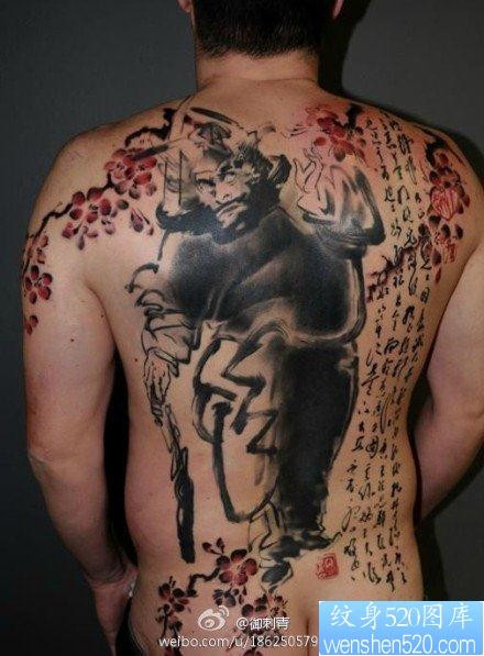 男生后背很酷的水墨风格的钟馗纹身图片