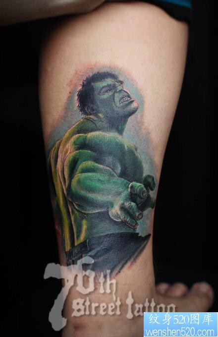 腿部流行很酷的一张绿巨人纹身图片