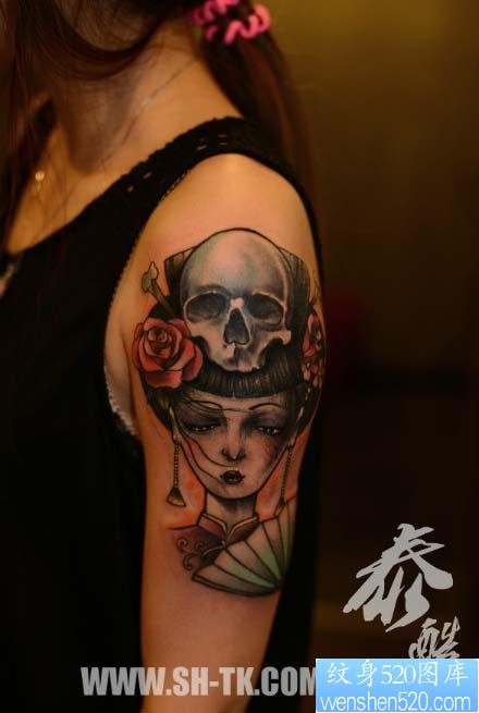 女人手臂前卫流行的美女艺妓纹身图片