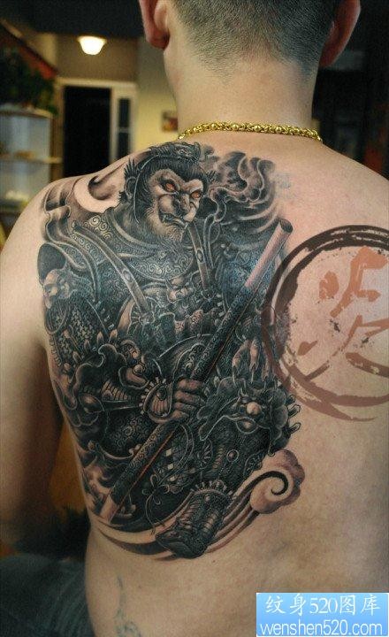 男生肩背超帅很酷的孙悟空纹身图片
