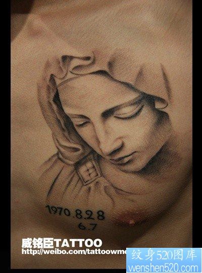 胸前一张流行经典的圣母肖像纹身图片