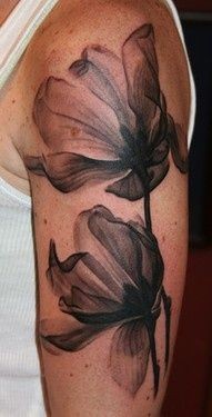 手臂时尚的花朵纹身
