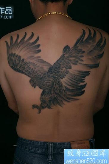 老鹰纹身图片：满背老鹰纹身图案