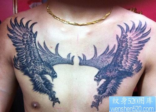 胸部霸气的一张老鹰纹身图片