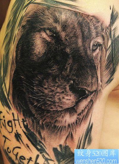 狮子纹身图片：手臂欧美写实狮子纹身图案