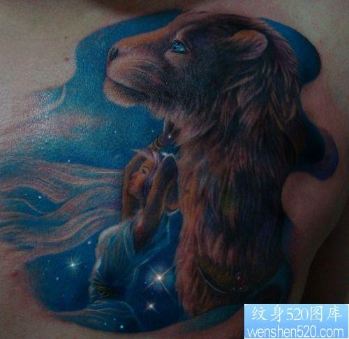 狮子纹身图片：胸部彩色狮子纹身图案