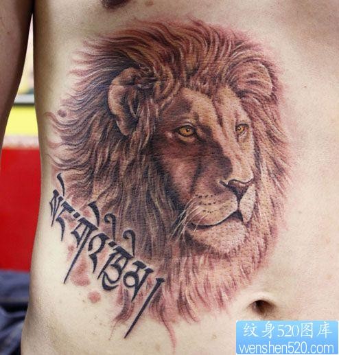 腹部霸气超酷的狮子头纹身图片