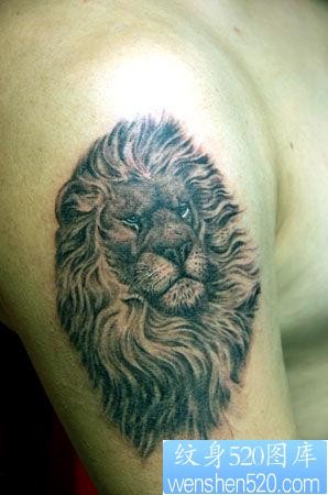狮头纹身图片：手臂狮头纹身图案