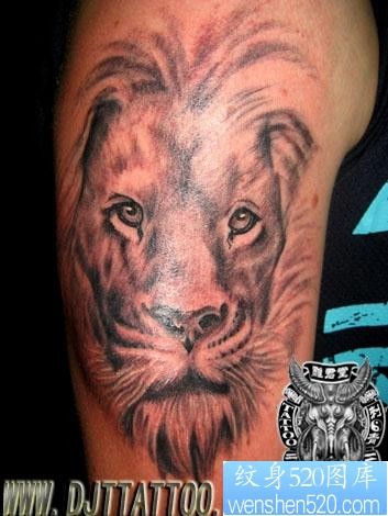 狮子纹身图片：经典霸气手臂狮子头纹身图案