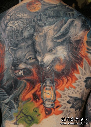 狼纹身作品：欧美满背彩色狼狼头纹身图案