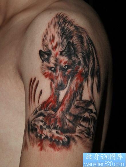 手臂超酷的一幅狼纹身作品