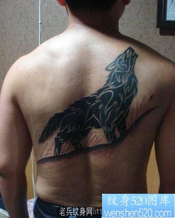 狼纹身作品：背部图腾狼纹身图案