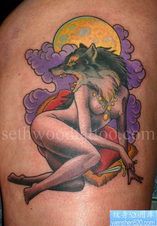 一幅潮流性感的狼头美女纹身作品